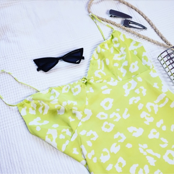 🆕️//The Ziggy// Neon green dress - Picture 5 of 7